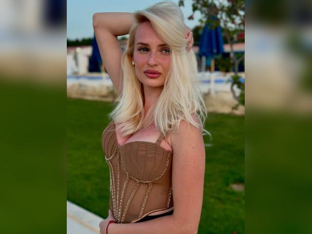 Welcome to cammodel profile for MissLunar: Cooking