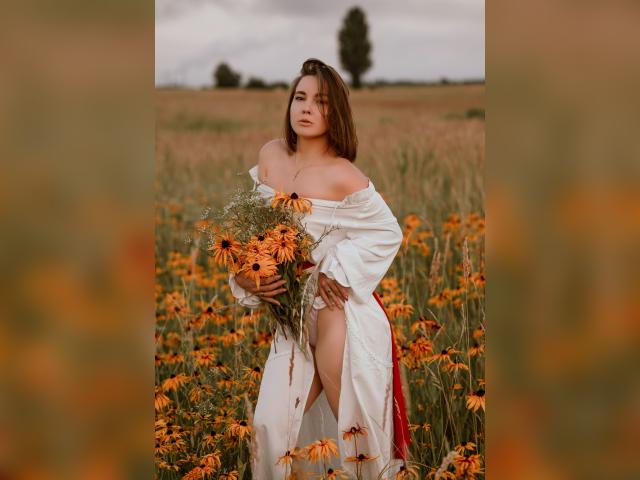 Welcome to cammodel profile for DesiredMystery: Dancing