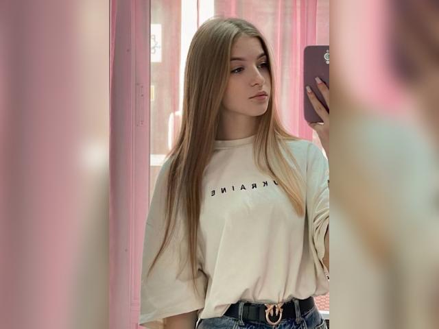 Welcome to cammodel profile for Juicypeach777: Dancing