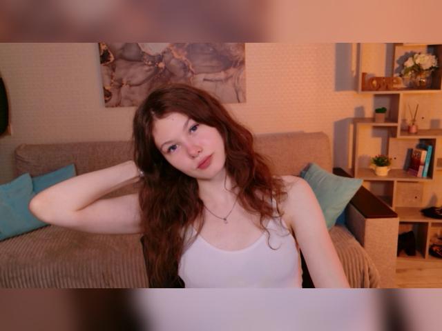 Connect with webcam model KatrynLove: Lipstick