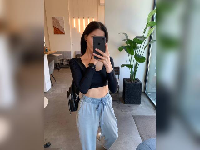 Adult chat with BlondeinBlack: Piercings & tattoos