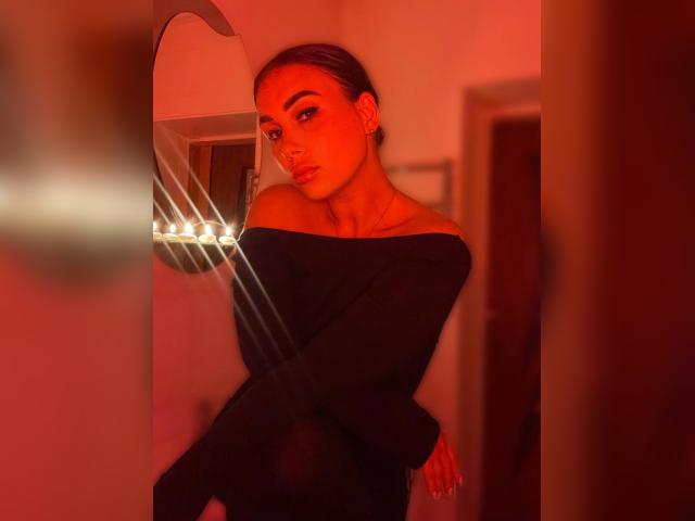 Connect with webcam model LiyaLiya: Art