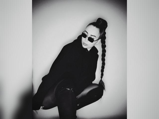 Adult webcam chat with LiyaLiya: Conversation