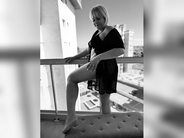 Welcome to cammodel profile for LuxuryMilf: Latex & rubber