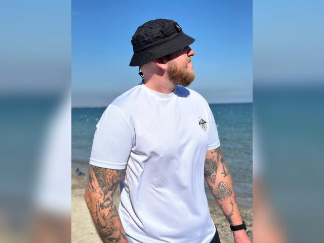 Welcome to cammodel profile for GrayCardi: Piercings & tattoos