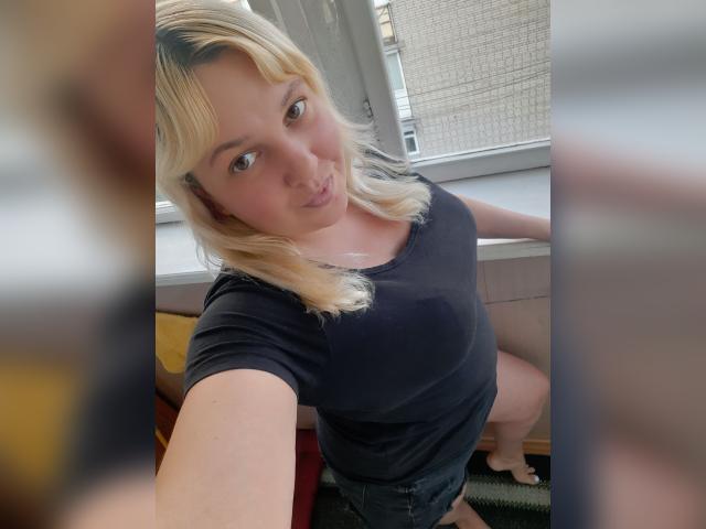 Adult chat with Leylisse: Strip-tease