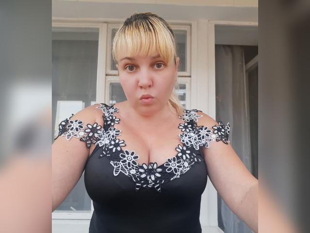 Welcome to cammodel profile for Leylisse: Outfits