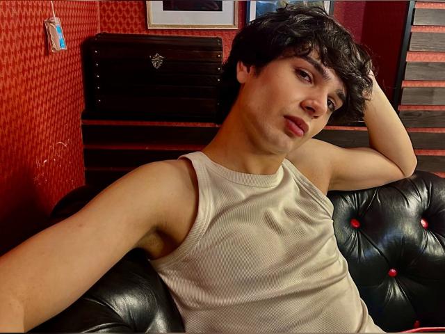 Explore your dreams with webcam model RubyMote: Smoking