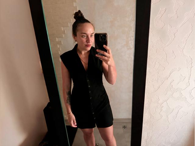 Adult chat with LollittaQSky: Outfits