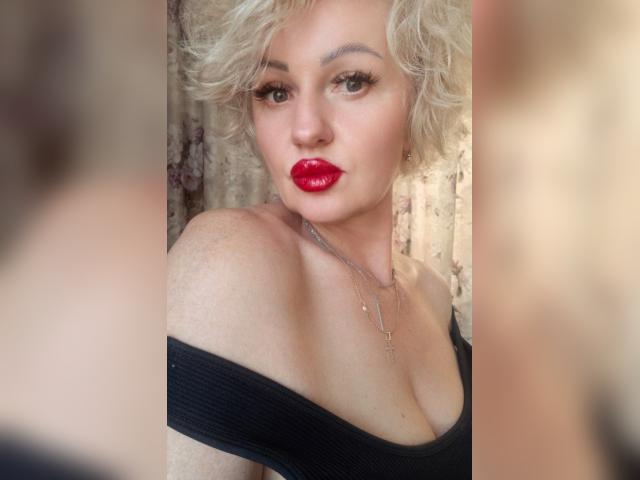 Explore your dreams with webcam model MonAmurx: Ask about my Hobbies