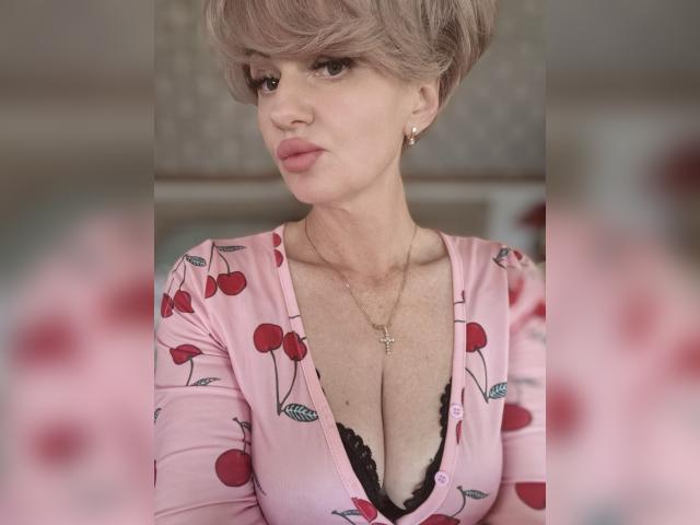 Why not cam2cam with MonAmurx: Make up