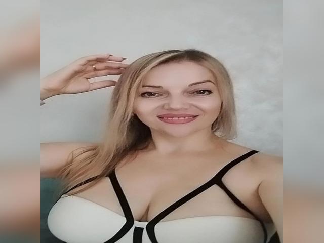 Welcome to cammodel profile for LanaSweetLust: Legs, feet & shoes