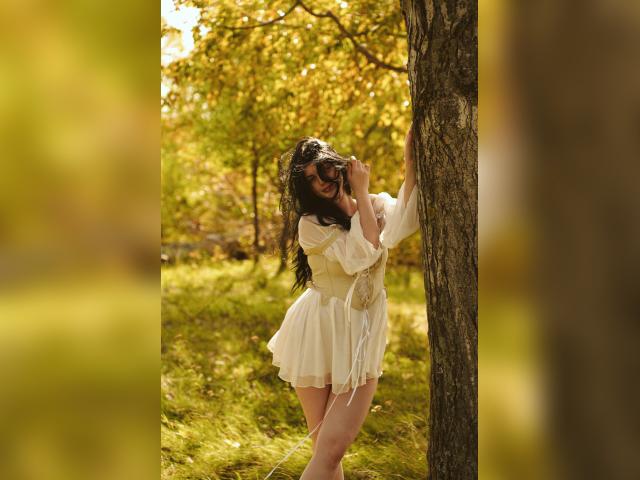 Welcome to cammodel profile for MileyRood: Nails