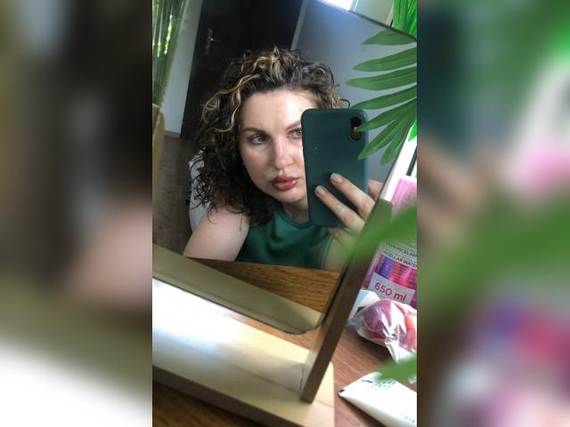 Why not cam2cam with Amellyaa: Strip-tease