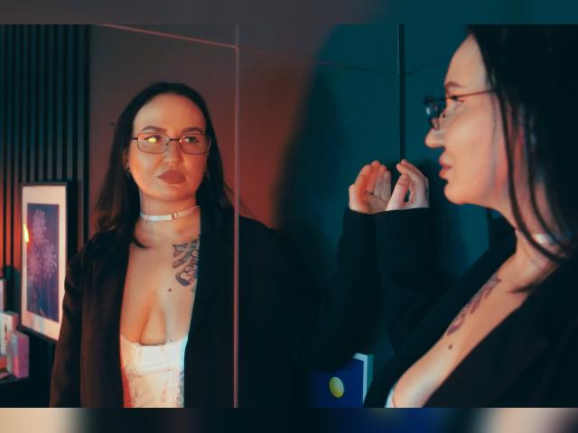 Welcome to cammodel profile for LisaSin: Lingerie & stockings