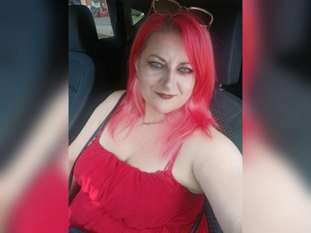 Adult chat with SweetCandyX