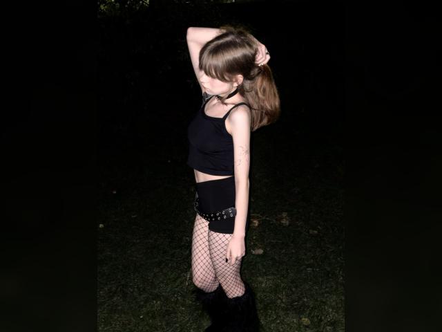 Adult chat with Softkittyy: Dancing