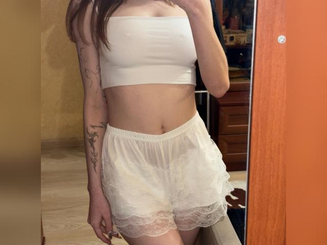 Welcome to cammodel profile for Softkittyy: Smoking