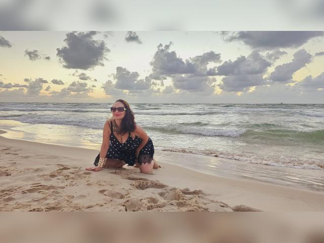 Welcome to cammodel profile for Samanta18: Kissing