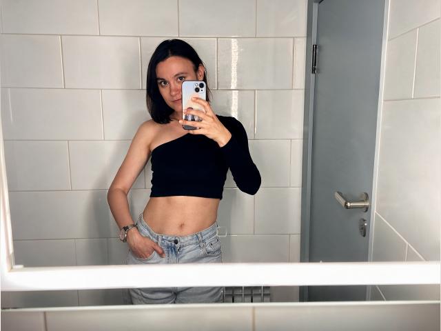 Adult chat with LunaNoir: Piercings & tattoos