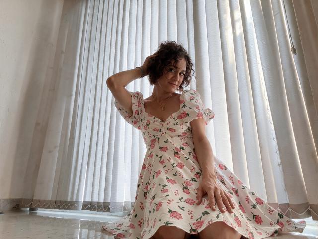 Welcome to cammodel profile for LunaNoir: Outfits
