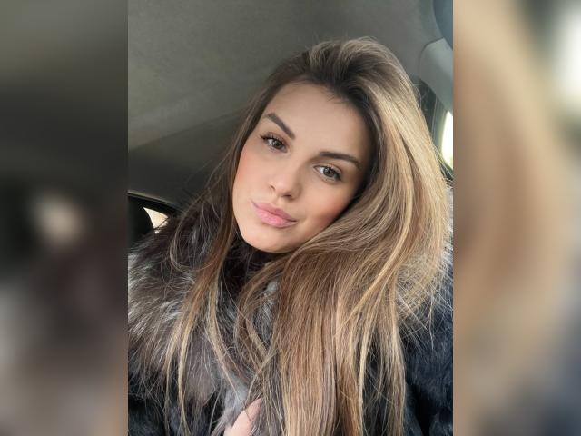 Explore your dreams with webcam model FlowersN: Cooking