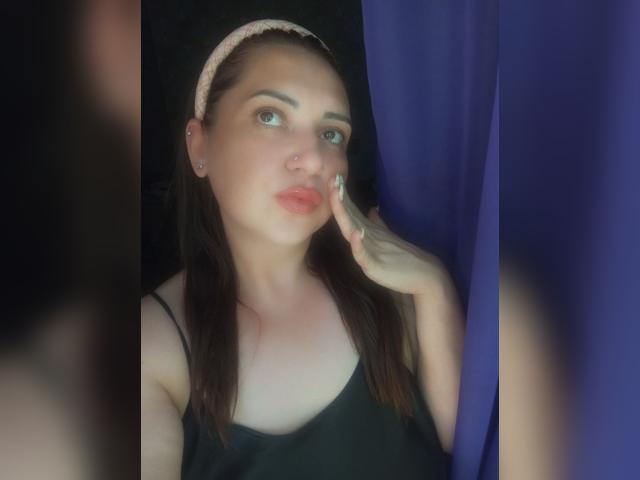 Welcome to cammodel profile for TinaEve: Nails
