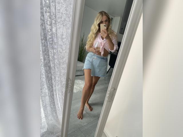 Adult chat with YourBlondes: Ask about my other interests