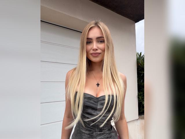 Welcome to cammodel profile for PureDesirrre: Smoking