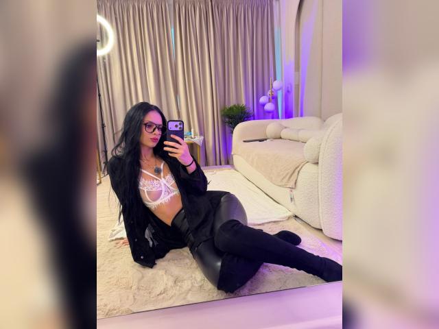 Adult chat with IliriaKara: Kissing