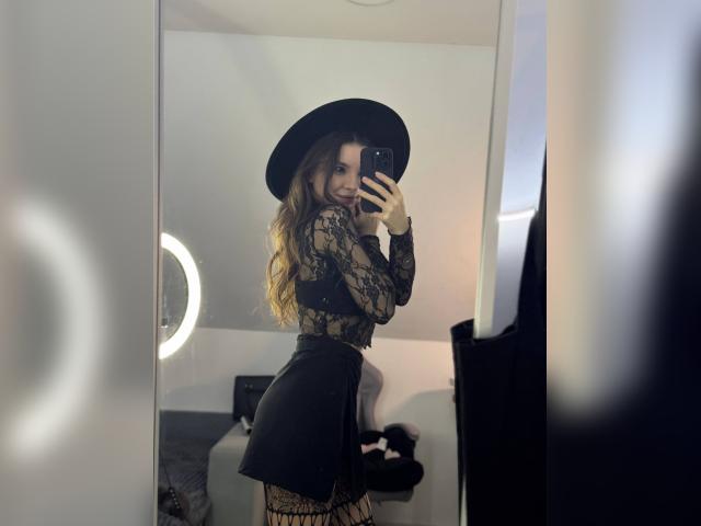 Why not cam2cam with luuna69