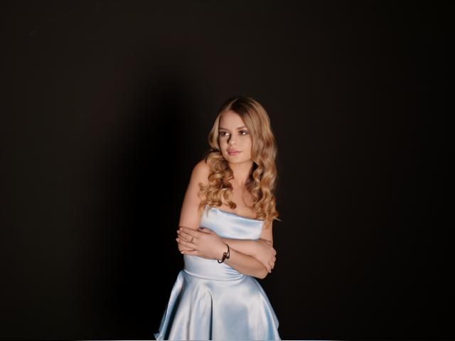 Welcome to cammodel profile for JustSweetAmber: Strip-tease