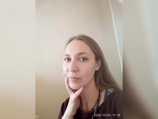 Connect with webcam model Elfina: Art