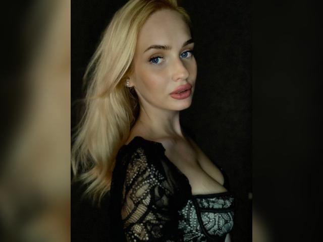 Why not cam2cam with MissLunar: Sports