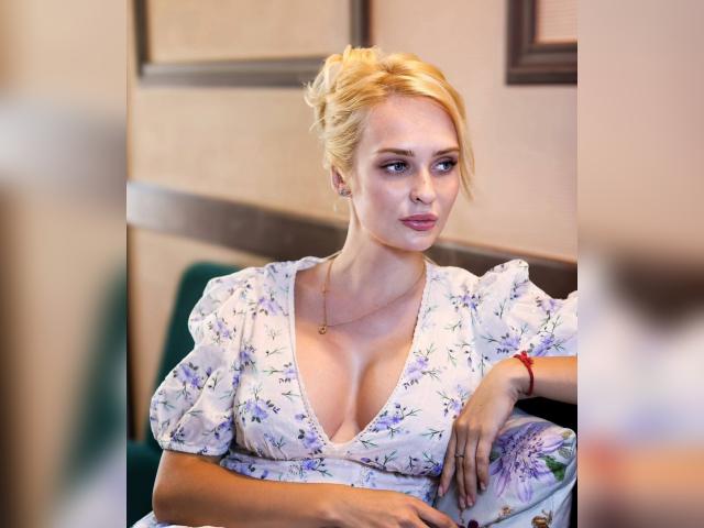 Welcome to cammodel profile for MissLunar: Cooking