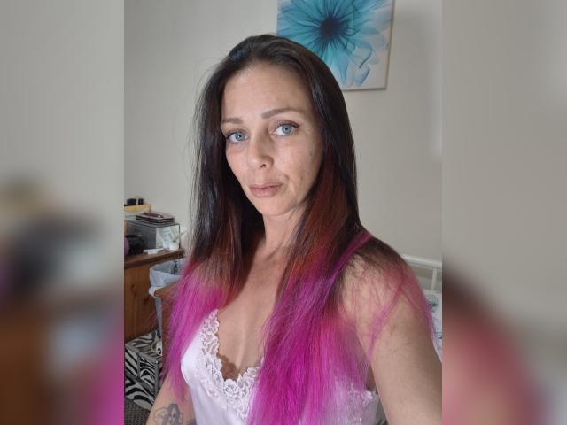 Welcome to cammodel profile for LouiseLouLovell: Legs, feet & shoes