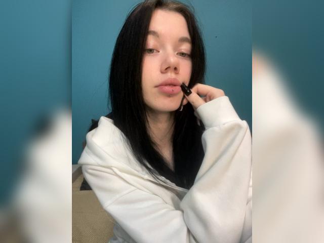 Welcome to cammodel profile for OliviaDubrova: Nails