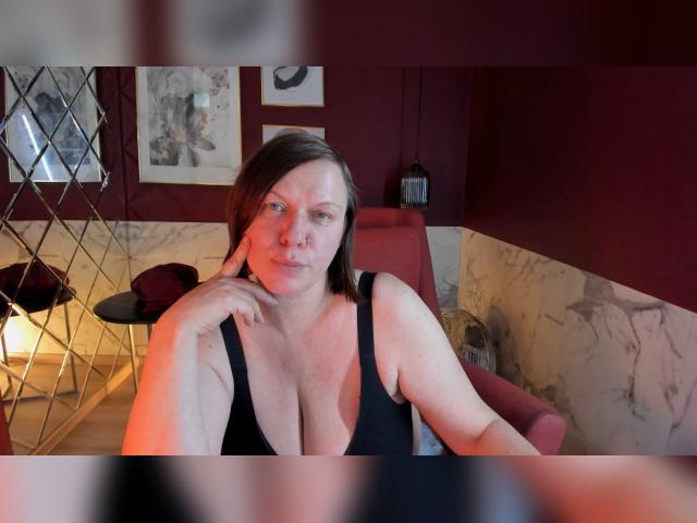 Welcome to cammodel profile for KellyPerfection: Exhibition