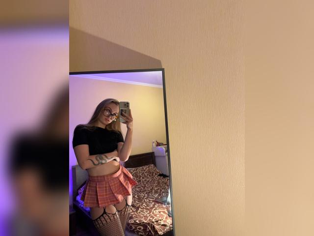 Welcome to cammodel profile for Lunalee: Lingerie & stockings