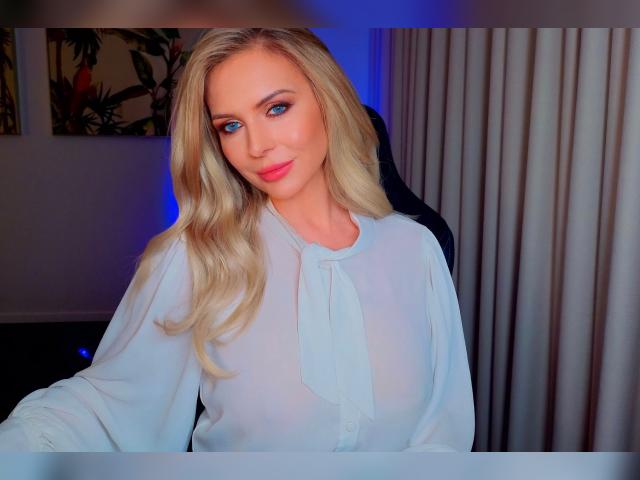 Connect with webcam model PleaseMsLindsay: Role playing