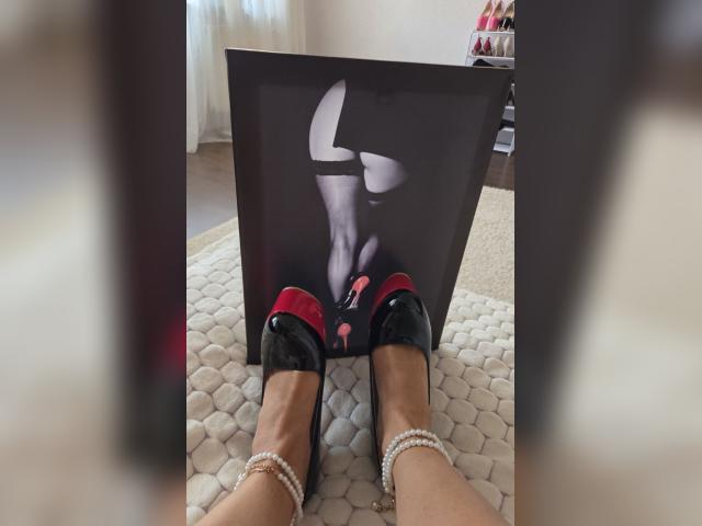 Why not cam2cam with Sweetie85: Kissing