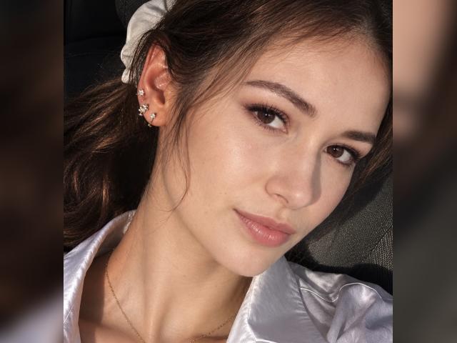 Welcome to cammodel profile for AnnaBanana: Travel
