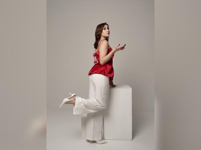 Adult chat with MakingHappy: Nails