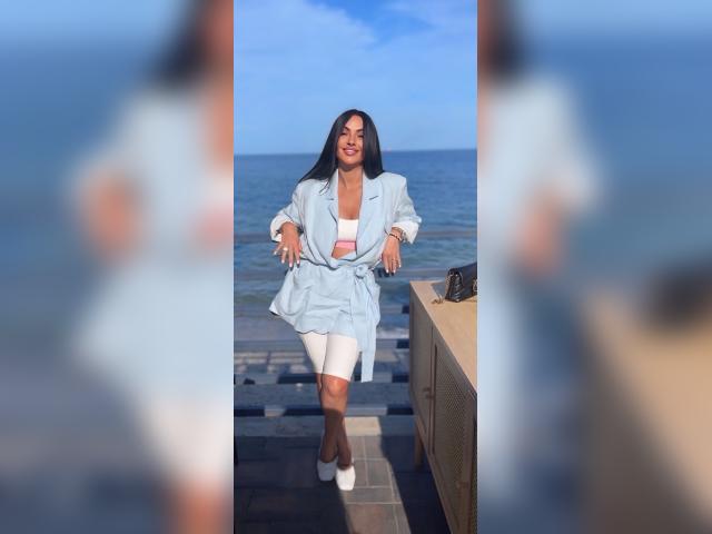 Explore your dreams with webcam model VanessaMoon: Outfits