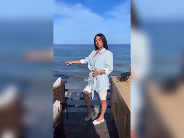 Connect with webcam model VanessaMoon: Nails