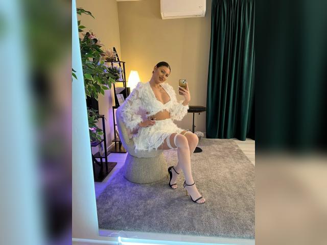 Adult webcam chat with AmberSolange: Nails