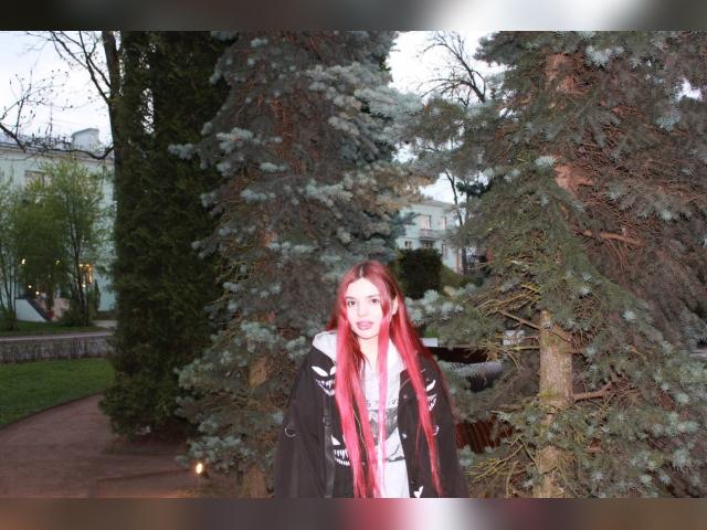 Connect with webcam model ImCassie: Lipstick