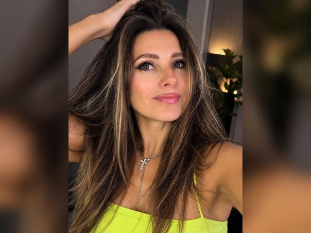 Adult chat with VelvetKiss35