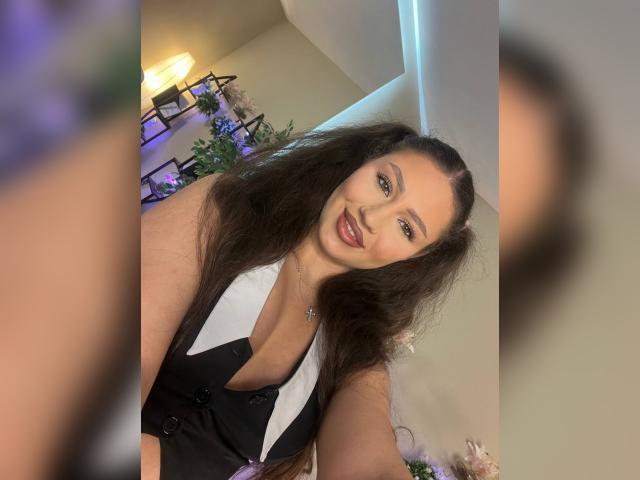 Adult chat with AmberSolange: Legs, feet & shoes