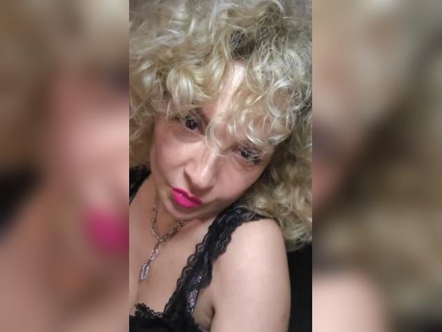 Visit LadyAur0ra profile